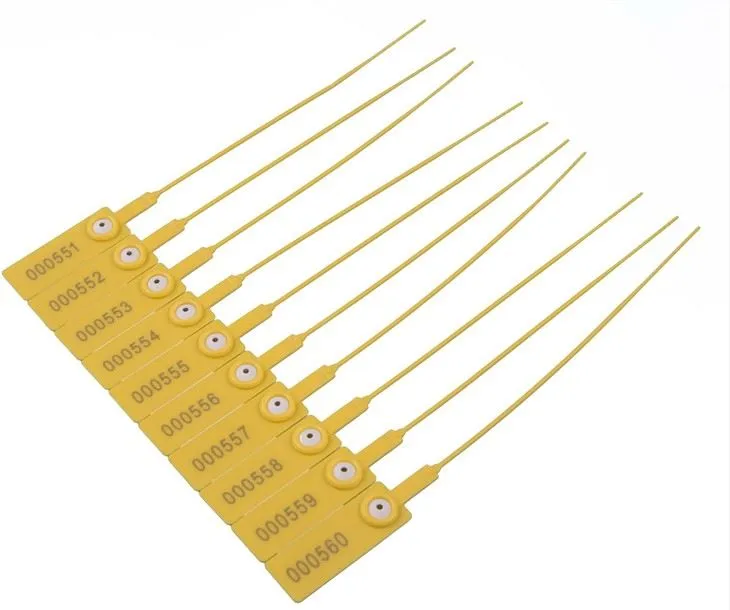 Laghdaíonn lipéid mhóra na rónta sábháilteachta plaisteacha